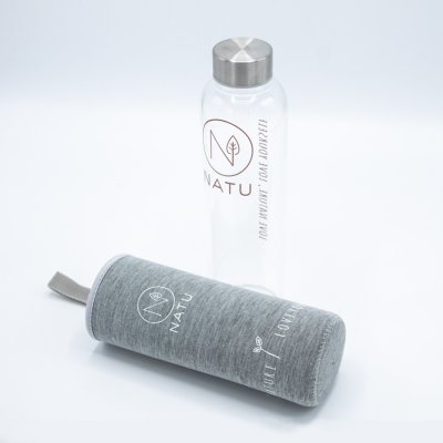Skleněná lahev v šedém termo obalu NATU 550ml