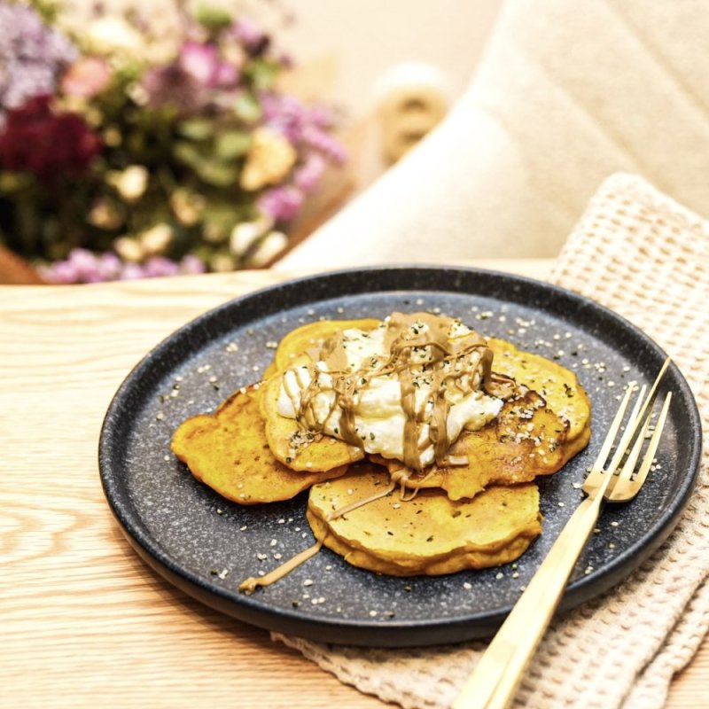 Pumpkin Spice Lívance s perníčkovým toppingem