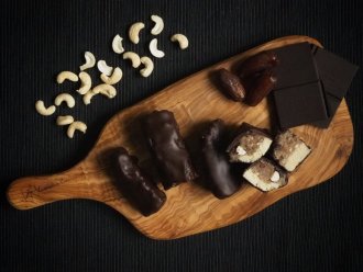 Raw “Snickers” tyčinky