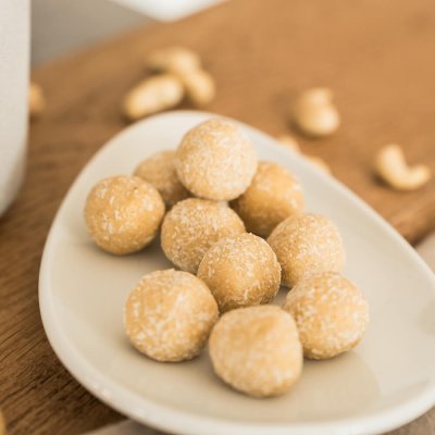 Kokosové kuličky s kešu krémem 70g