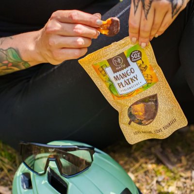 Mango plátky polomáčené 50% hořká čokoláda 120g