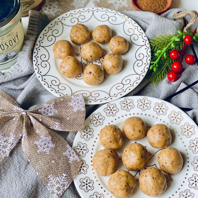 Nepečené & bezlepkové arašídové kuličky