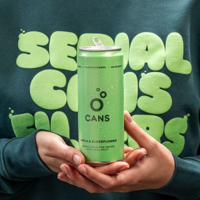 CANS s příchutí jablka a bezinky 330ml
