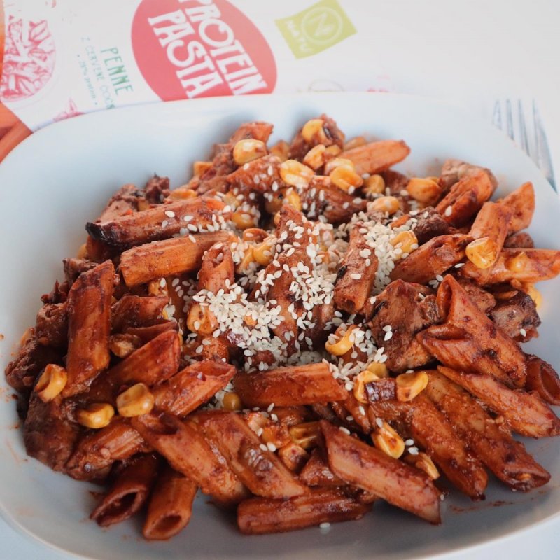 Proteinové čočkové penne s tempehem