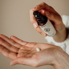 Alma pleťové sérum pro křehkou pleť s ectoinem, kadidlovníkem a ovsem Baubó 30ml