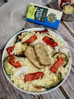Kuskus s grilovanou zeleninou a uzeným tofu
