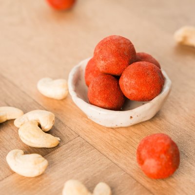 Jahodové kuličky s kešu krémem 70g
