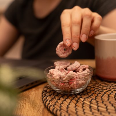 CHOCS Jahody plátky v 30% bílé čokoládě 80g