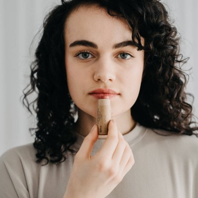 Alma balzám na rty Medová datle 12ml