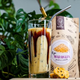 Tropické smoothie s marakujou a kokosem