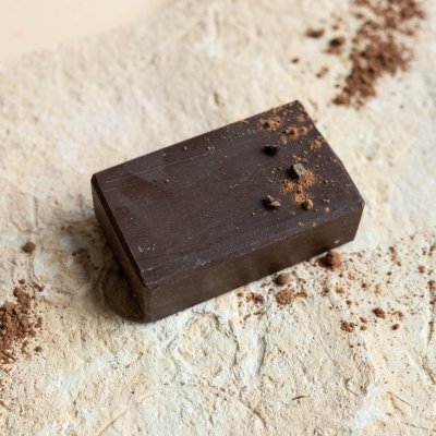 Alma mýdlo na ruce s mandlovým olejem a kakaovým pudrem Rozmazlující 110g