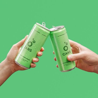CANS s příchutí jablka a bezinky 330ml