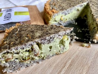 Makovo–pistáciový protein cake