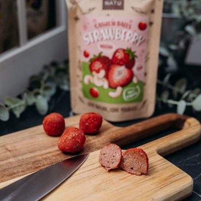 Jahodové kuličky s kešu krémem 70g